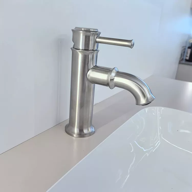 Bamboo-joint single-hole hot and cold basin faucet